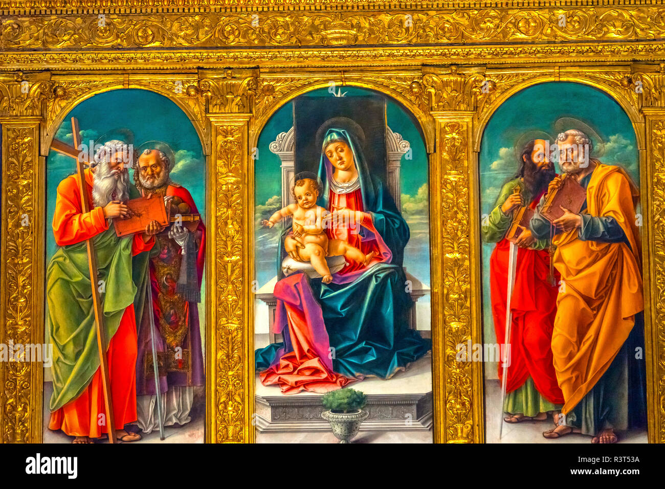Bartolomeo Vivarini Madonna, Kind und Heiligen Malerei. Santa Maria Gloriosa dei Frari Kirche, San Polo, Venedig, Italien. Kirche abgeschlossen Mitte 1400. Stockfoto