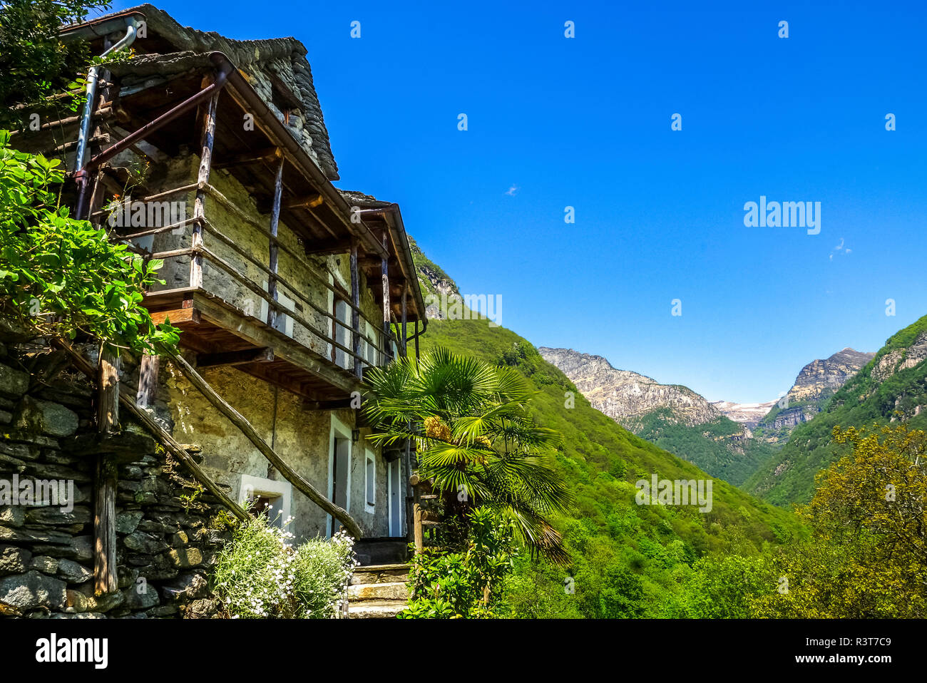 Schweiz, Tessin, Verzasca Tal, Corippo, typisches Steinhaus Stockfoto