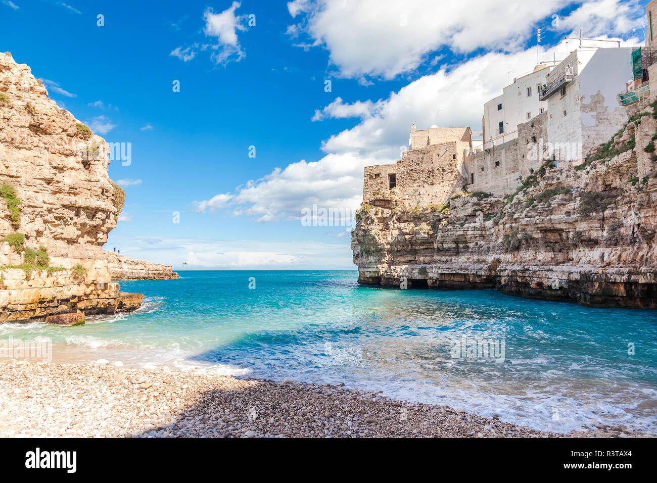 Italien, Apulien, Polognano eine Stute, die Aussicht von der Bucht zu Horizont Stockfoto