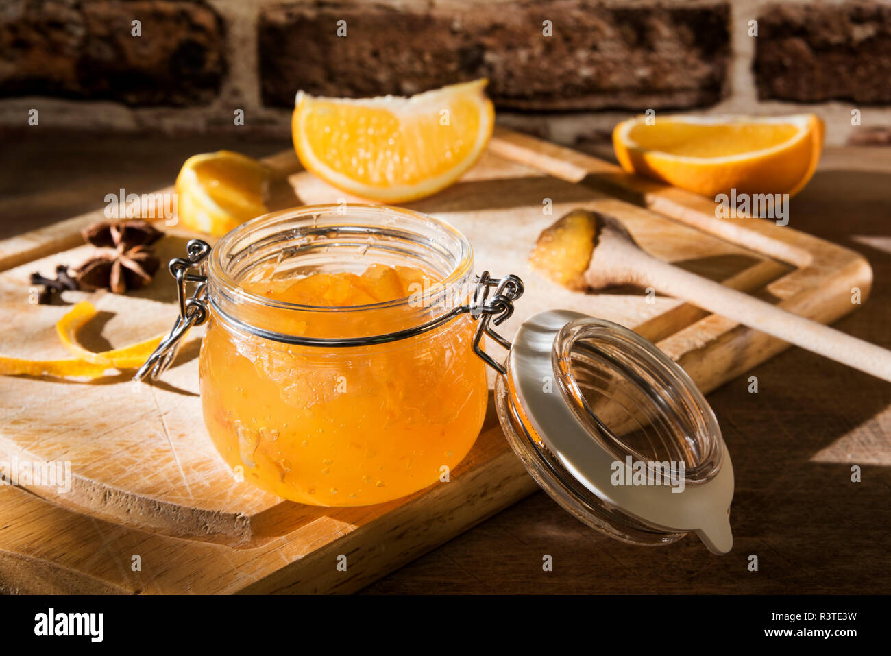 Einmachglas hausgemachte Orangenmarmelade Stockfoto