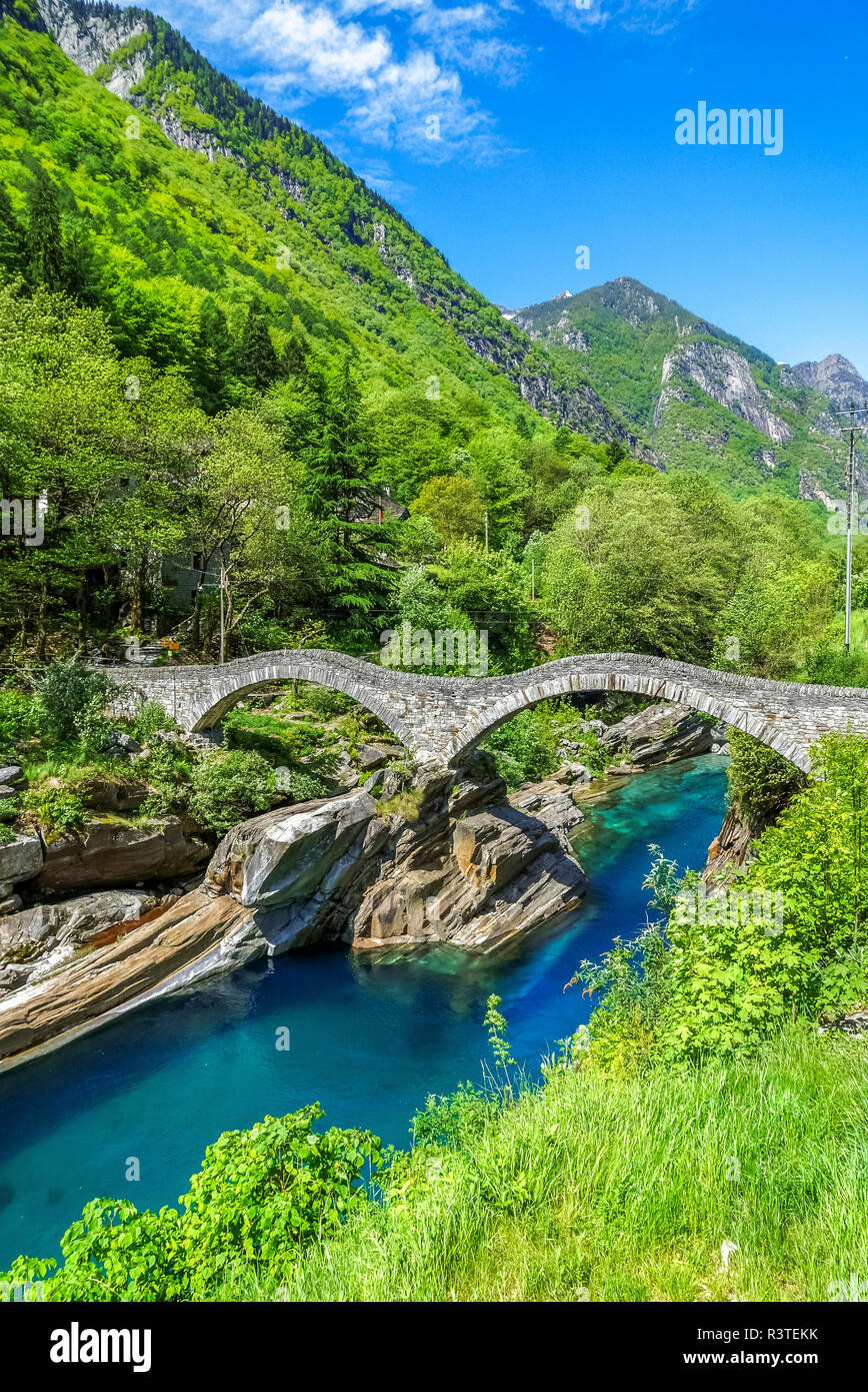 Schweiz, Tessin, Verzasca Tal, Lavertezzo, Ponte dei Salti Stockfoto
