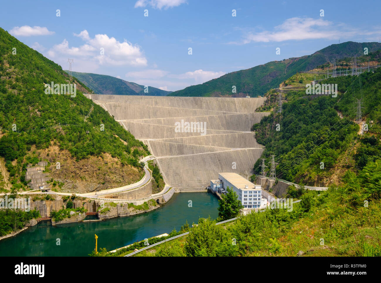 Albanien, Shkodra, Fluss Drin, Staumauer von fierza Stausee Liqeni i Fierzes Stockfoto