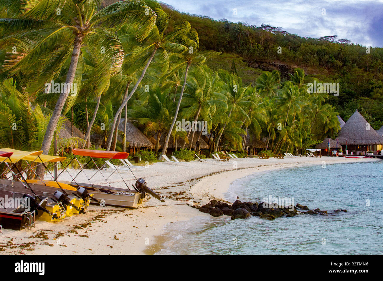 Strand am Hotel Sofitel. Bora Bora, Französisch-polynesien. Stockfoto