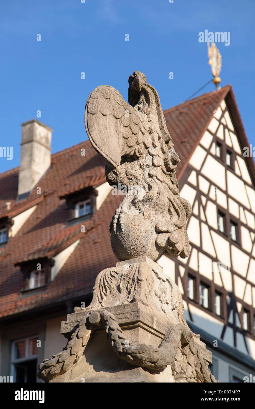 Statue vor Fachwerkhaus, Bamberg (Weltkulturerbe der Unesco), Bayern, Deutschland Stockfoto
