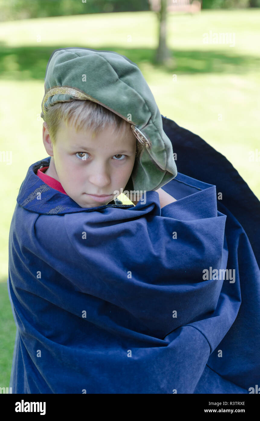 Junge gekleidet wie ein Edelmann Stockfoto