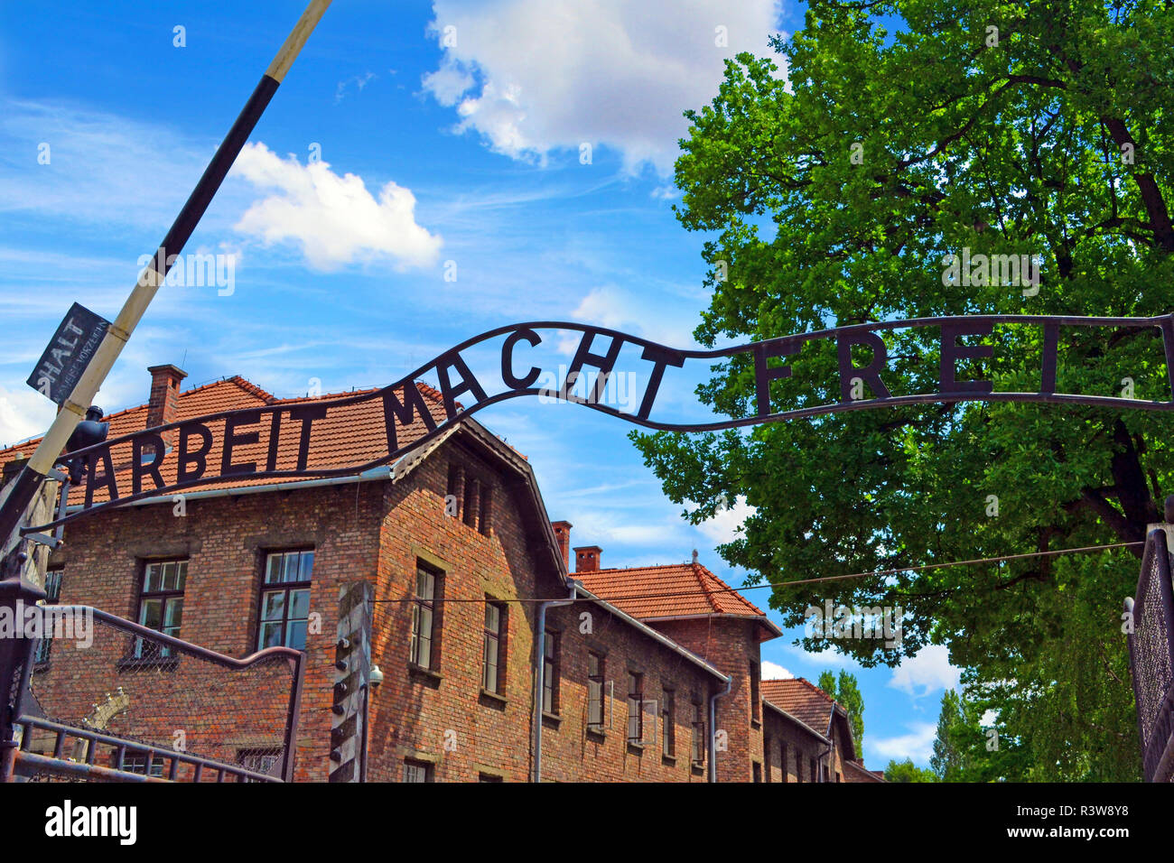 Eintritt in die NS-Konzentrationslager Auschwitz, Polen. Unter dem Zeichen Arbeit macht frei (Arbeit stellt Sie frei). Stockfoto
