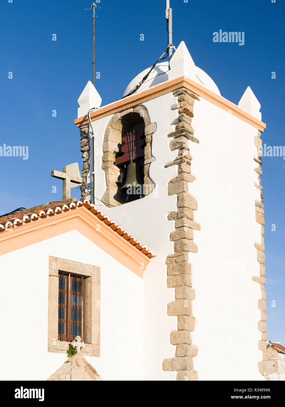 Die Kirche Santa Maria. Ohrid einen berühmten mittelalterlichen Bergdorf und touristische Attraktion im Alentejo. Portugal Stockfoto