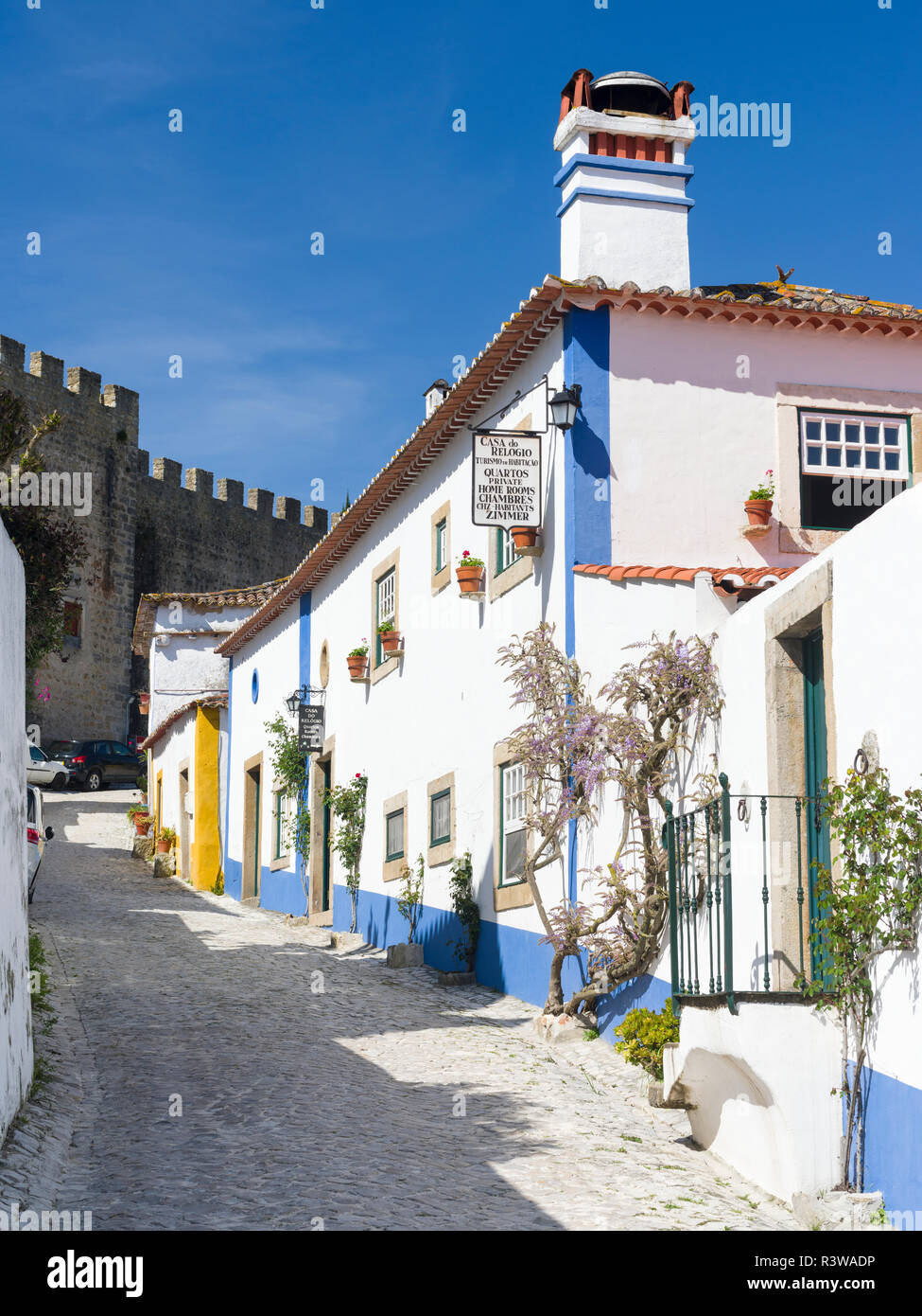 Kleinen historischen Stadt Obidos mit einem mittelalterlichen Altstadt. Touristische Attraktion nördlich von Lissabon, Portugal (Redaktionelle nur verwenden) Stockfoto