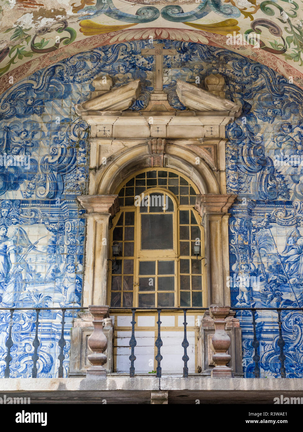 Wand mit Azulejo in der Main Gate. Kleinen historischen Stadt Obidos mit einem mittelalterlichen Altstadt. Touristische Attraktion nördlich von Lissabon, Portugal Stockfoto
