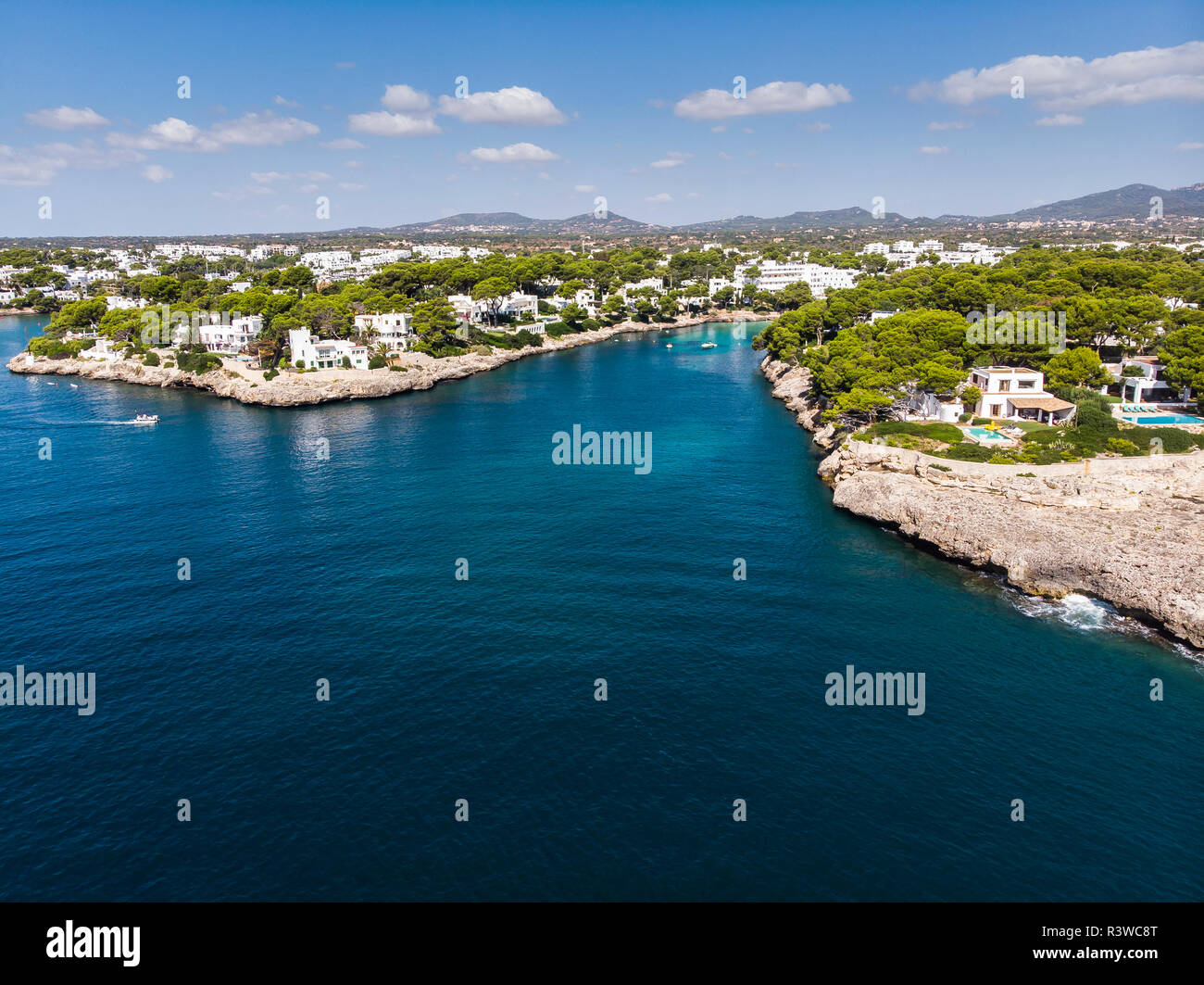 Spanien, Balearen, Mallorca, Küste von Cala d'Or und die Bucht Cala Ferrera, Ferienwohnungen und Villen Stockfoto
