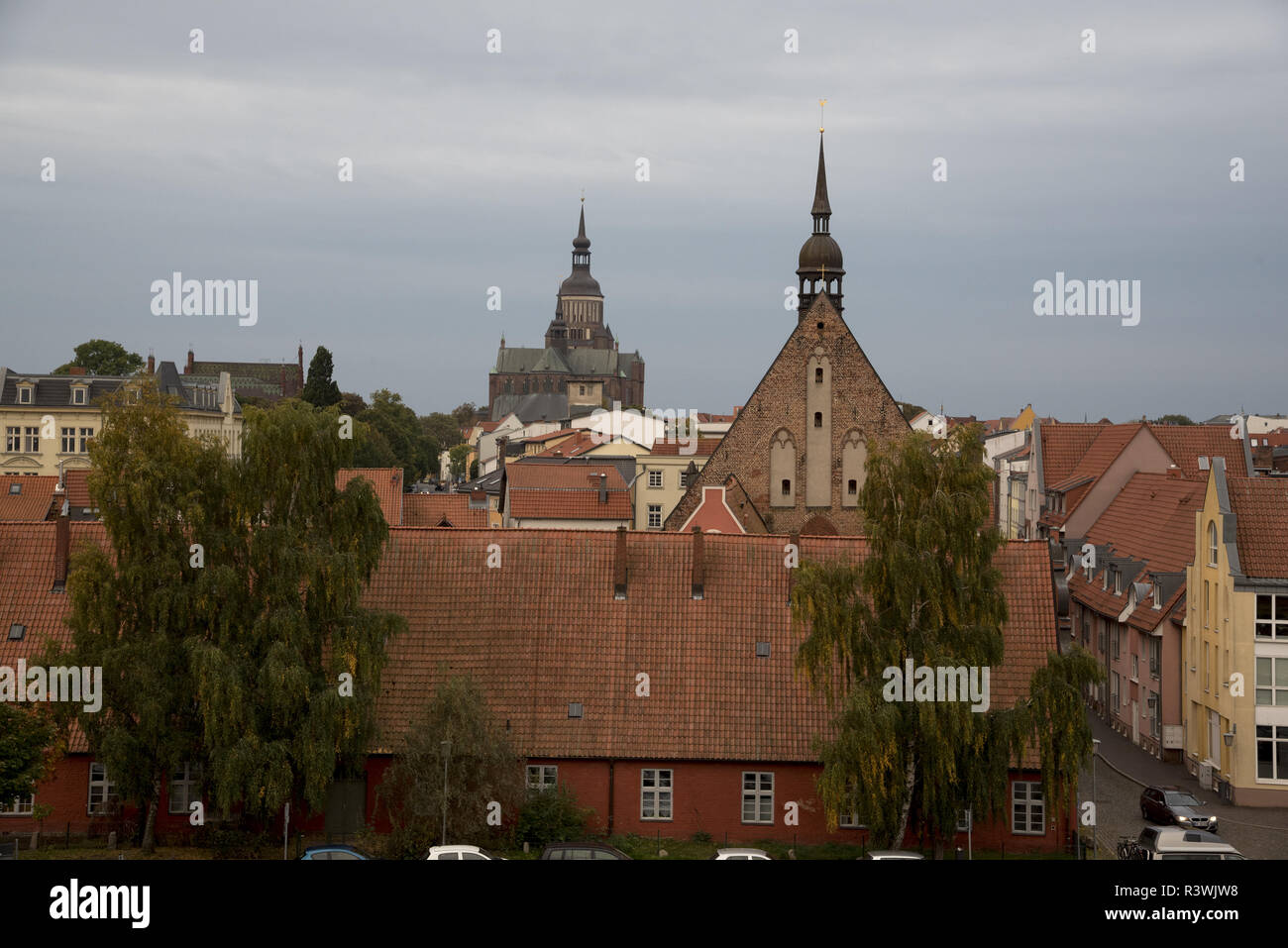 Stralsund ist eine Hansestadt in Mecklenbug-Vorpommern in Deutschland mit einigen berühmten Kirchen. Stockfoto