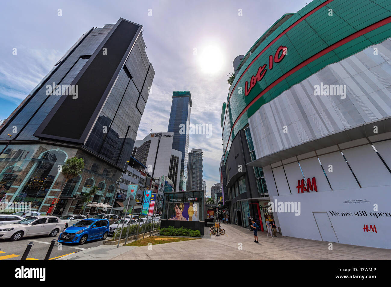 KUALA LUMPUR, Malaysia - 25. Juli: Los 10 Shopping Mall und städtischen Gebäude in der Bukit Bintang Einkaufsviertel am 25. Juli 2018 in Kuala Lumpur Stockfoto