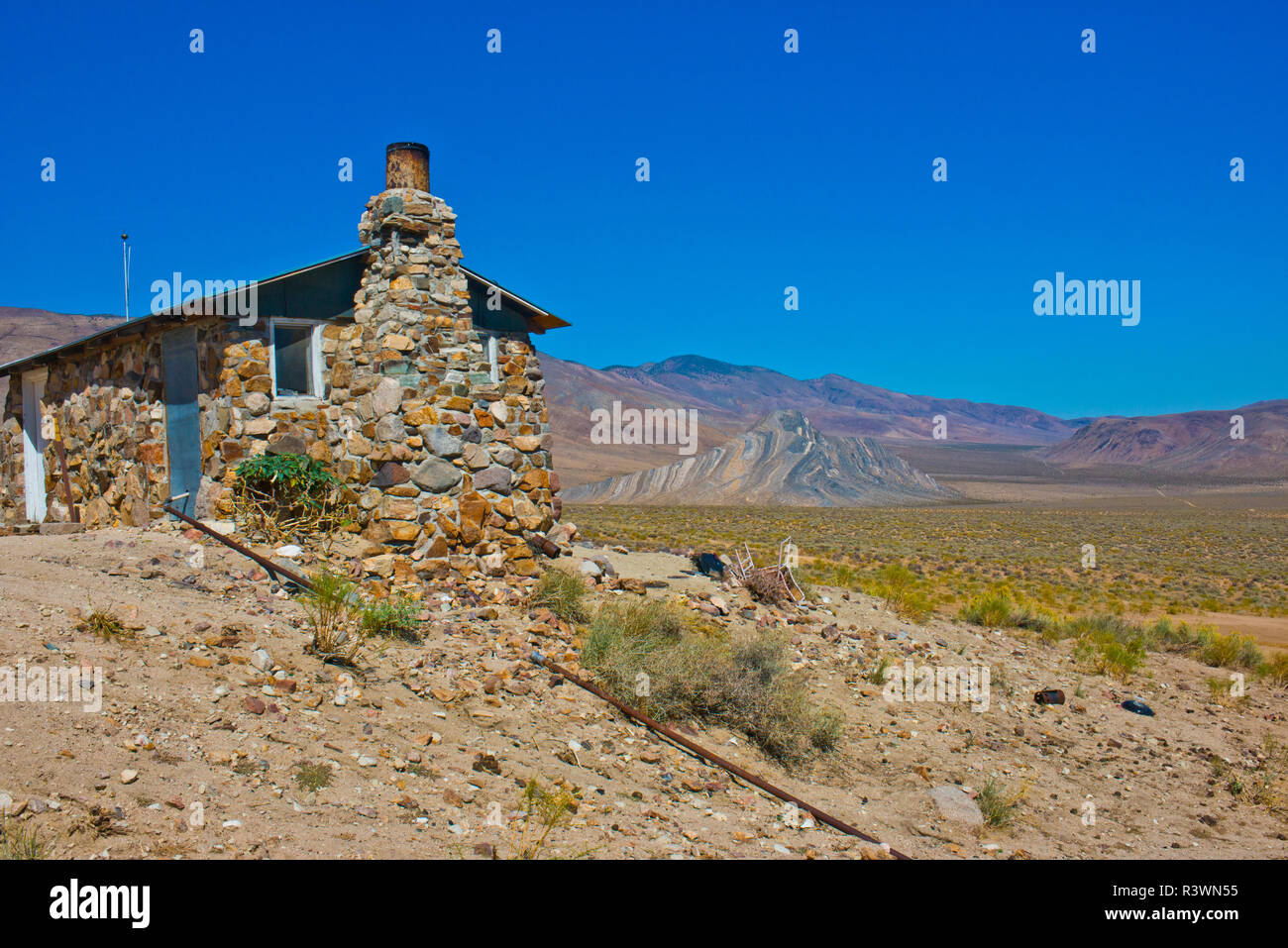 USA, Kalifornien. Death Valley National Park, Butte Valley Road, Stein, Kabine Stockfoto