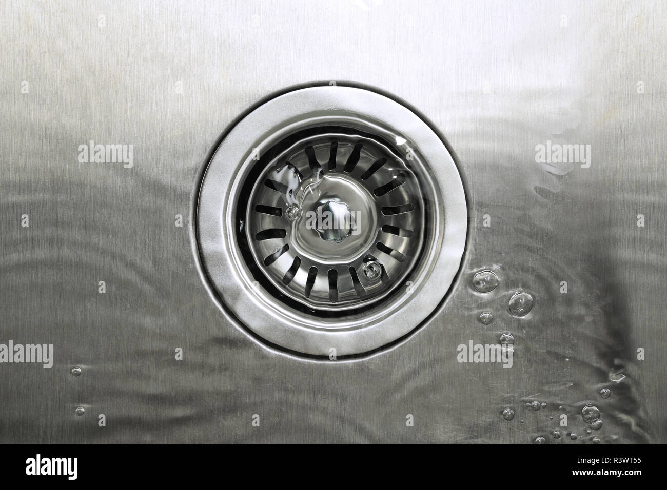 In der Nähe von Wasser ablassen hinunter eine Spüle Ablassöffnung Stockfoto