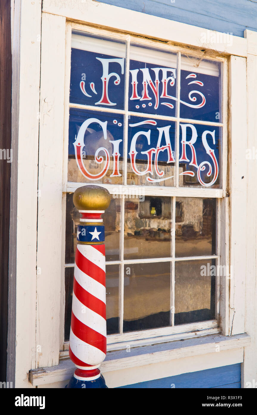 Barbershop Fenster in der Geisterstadt Randsburg, Kalifornien, USA Stockfoto