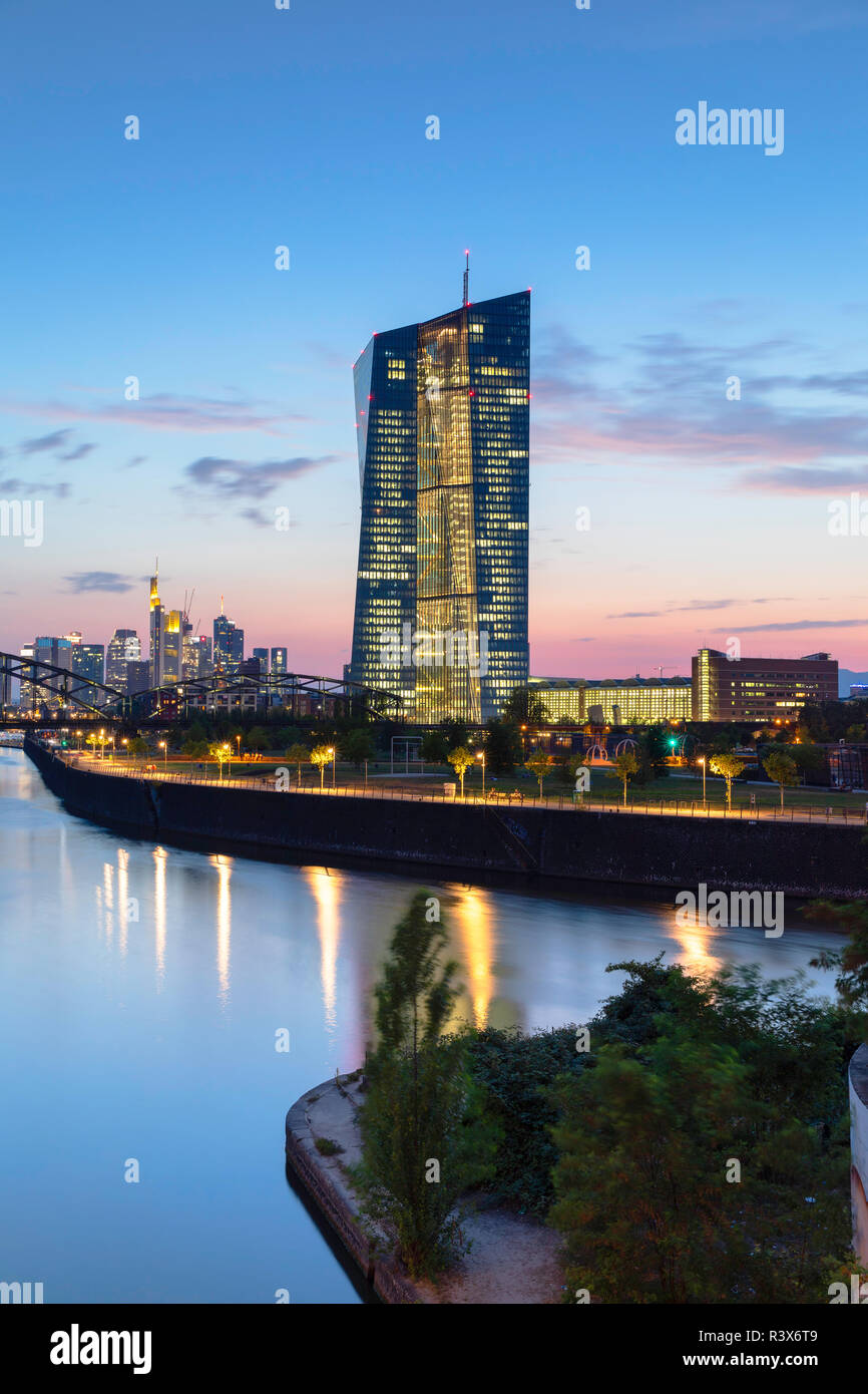 Europäische Zentralbank bei Sonnenuntergang, Frankfurt, Hessen, Deutschland Stockfoto