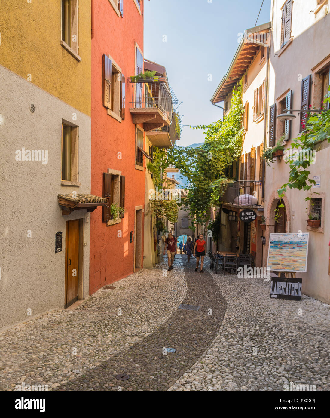 Malcesine street view Fotos und Bildmaterial in hoher Auflösung