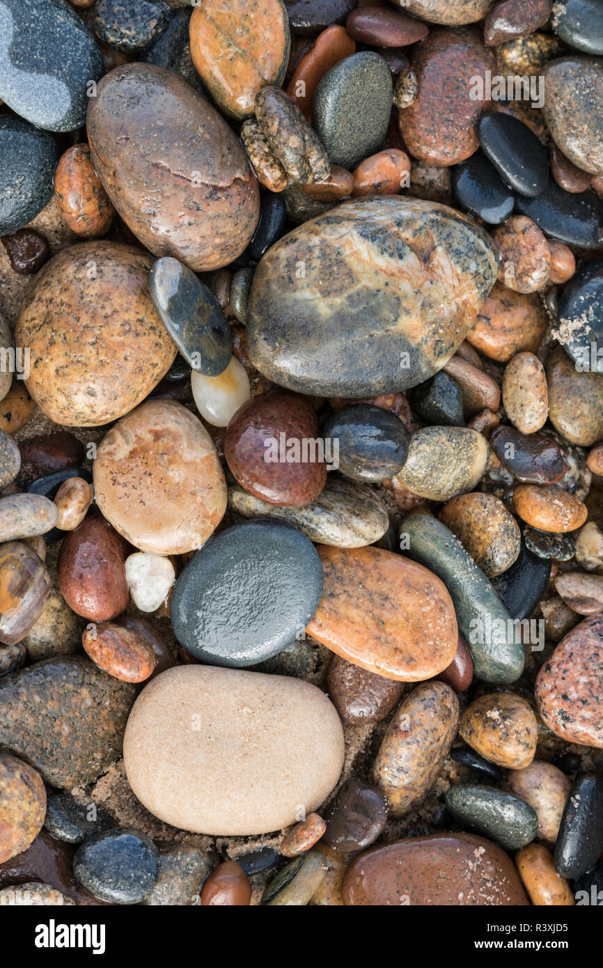 Glatte Granit Kiesel am Strand von Lake Superior, Whitefish Point, obere Halbinsel, Michigan Stockfoto