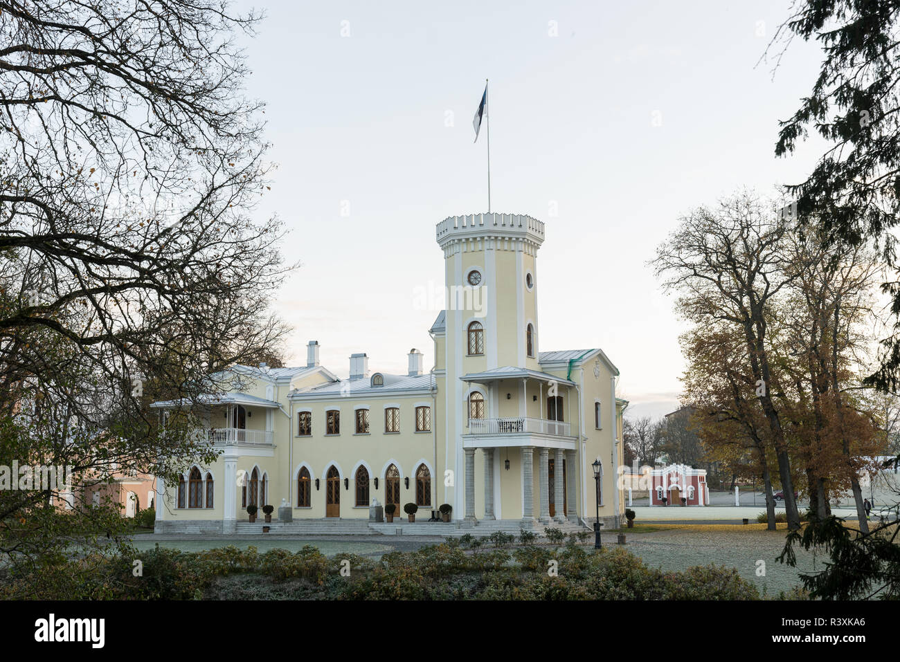 Herbst in Keila Joa Manor. Schloss in Estland, natürliche Umwelt Hintergrund Stockfoto