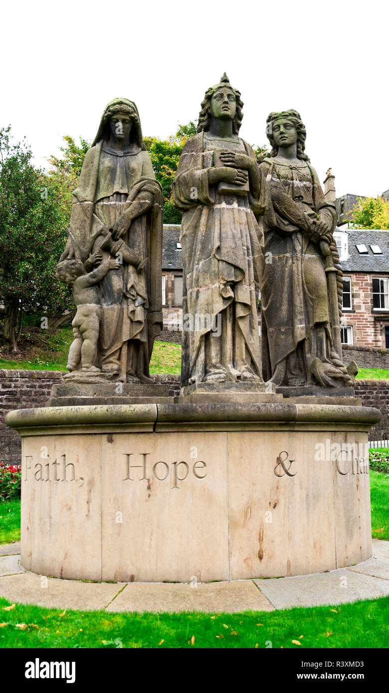 Der Glaube, die Hoffnung und die Liebe Statuen vor der Ness Bank Kirche, Inverness, Schottland Stockfoto