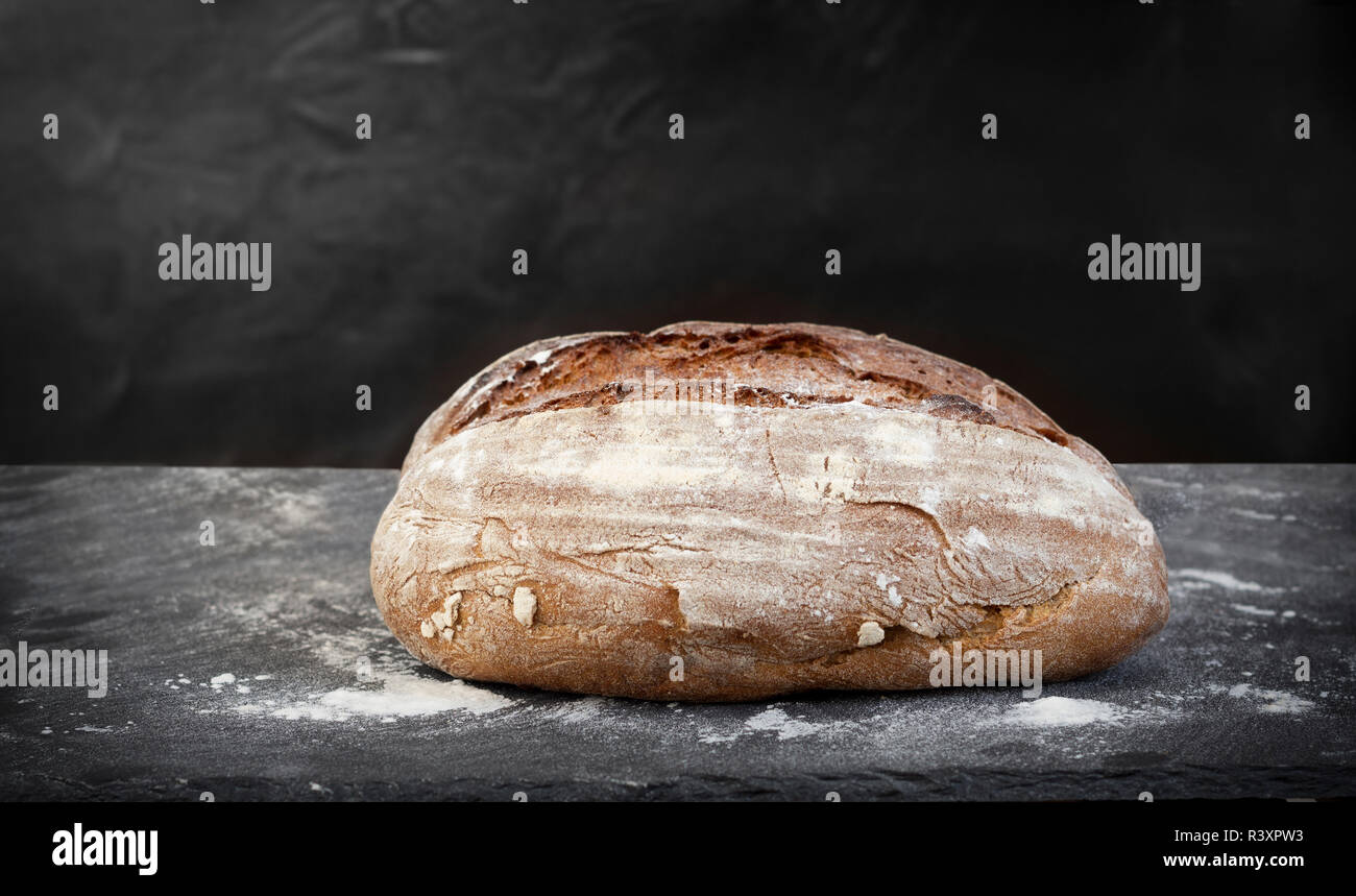 Frisch gebackene Artisan Brot Stockfoto