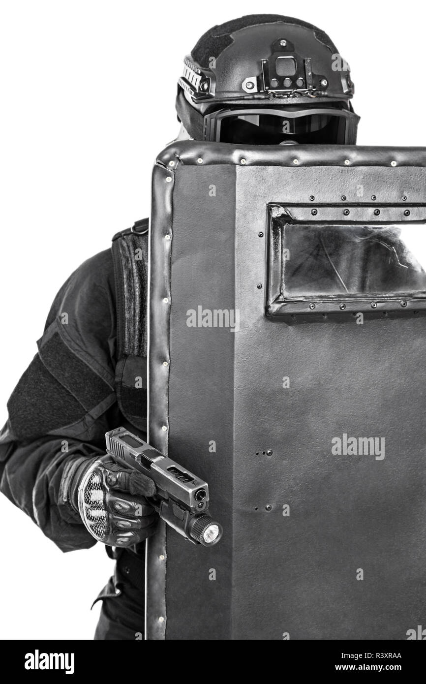 SWAT Officer mit ballistischen Schild Stockfoto