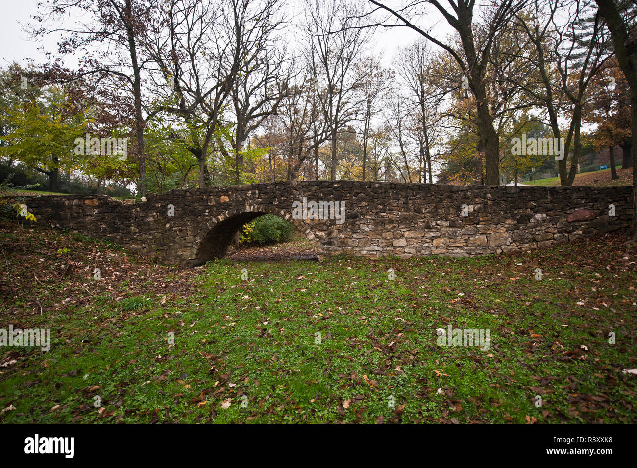 USA, Iowa, Winterset City Park, steinerne Brücke, die in Filmen von Brücken von Madison County Stockfoto