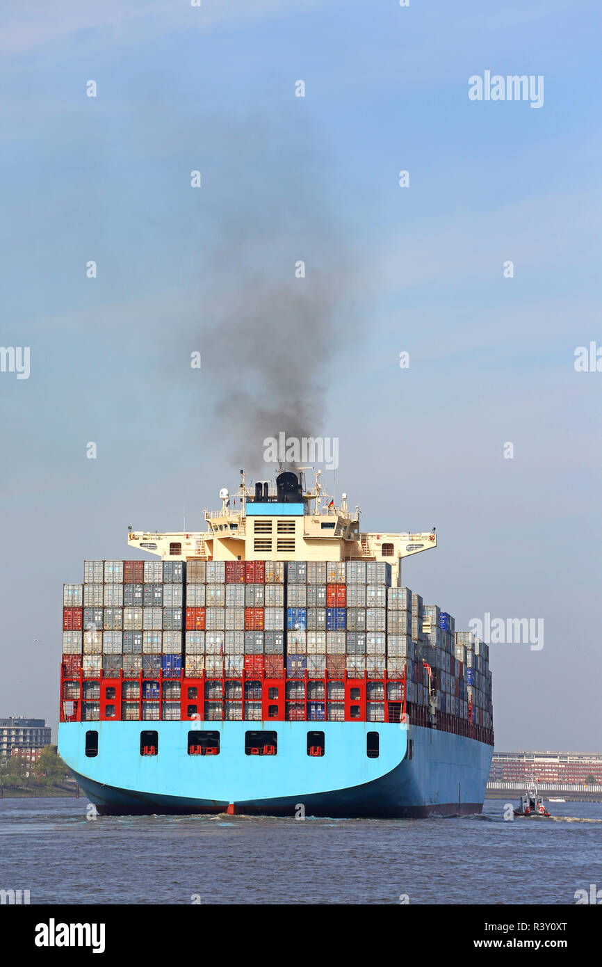 Blau Containerschiff auf der Elbe Stockfoto
