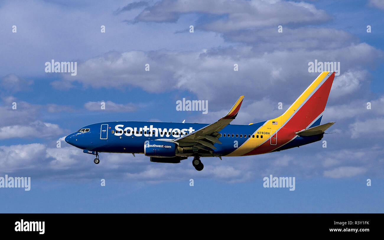 Südwesten 737 Landung schönen Himmel Stockfoto