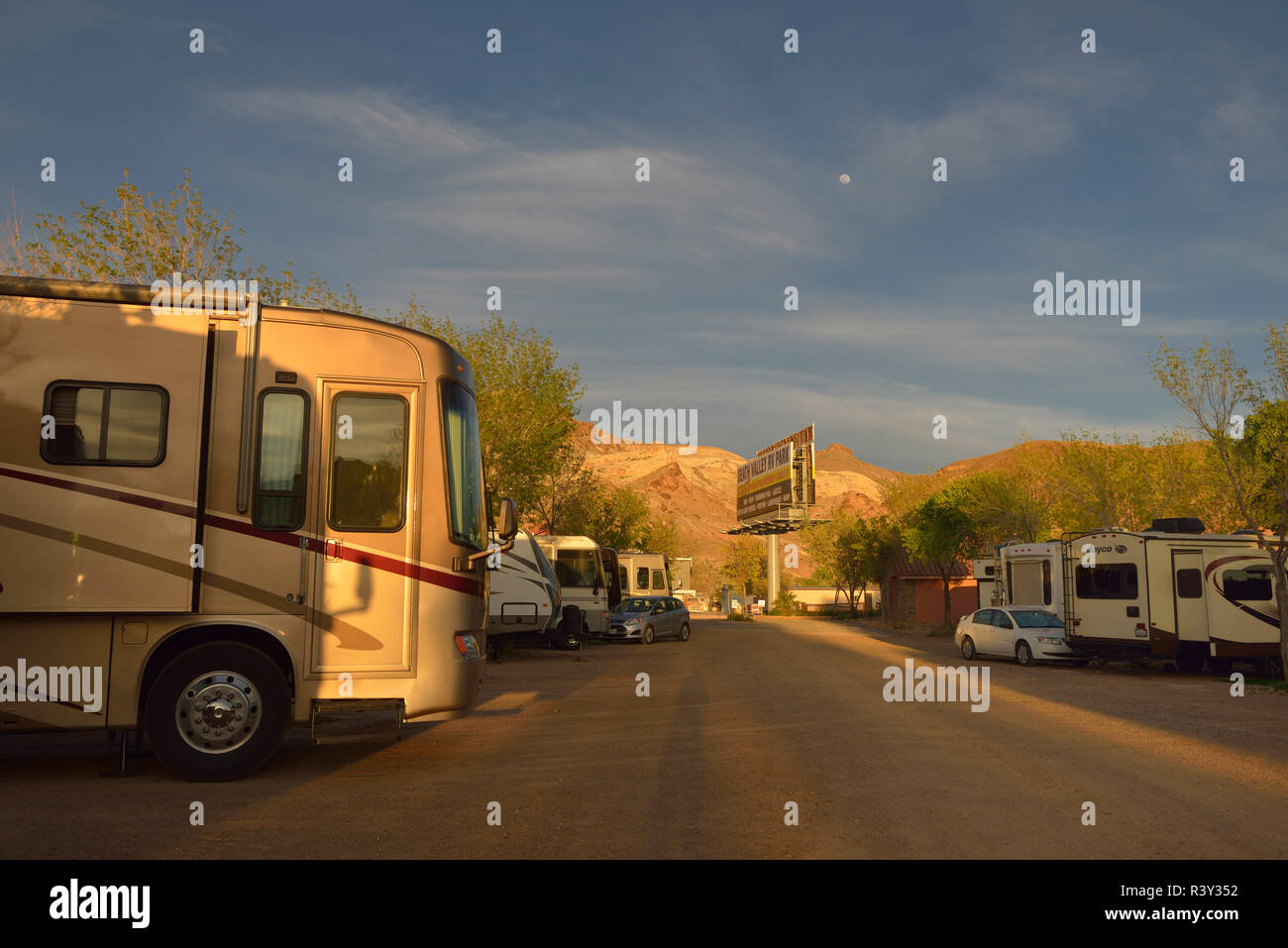 USA, Nevada. Beatty, RVs und Wohnmobile in einem trailer park Stockfoto