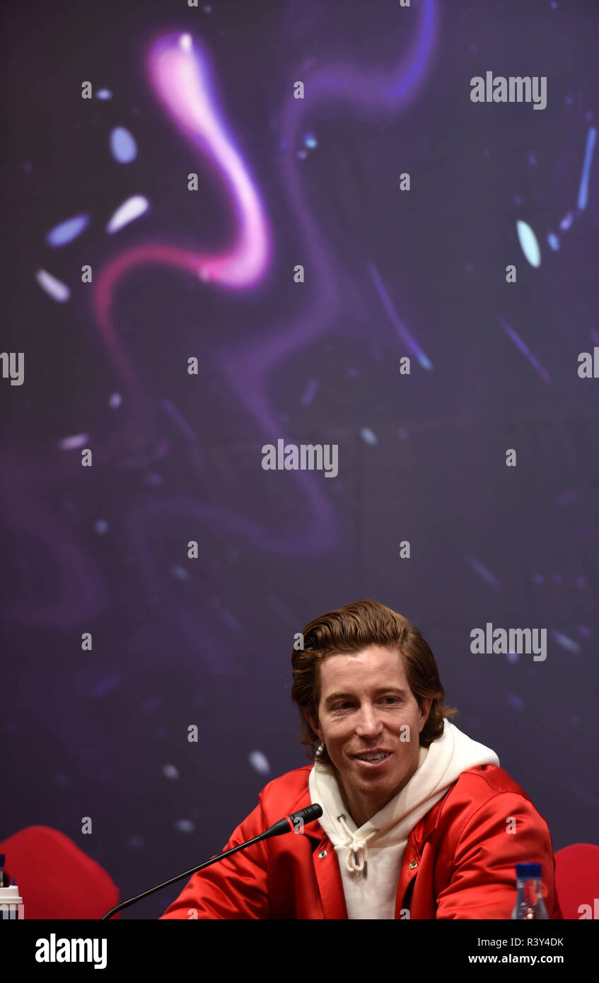 (181124) - Peking, November 24, 2018 (Xinhua) - Shaun White nimmt an der Pressekonferenz nach dem 2018 FIS Snowboard Weltcup in Peking, der Hauptstadt von China, an November 24, 2018. (Xinhua / Tao Xiyi) Stockfoto