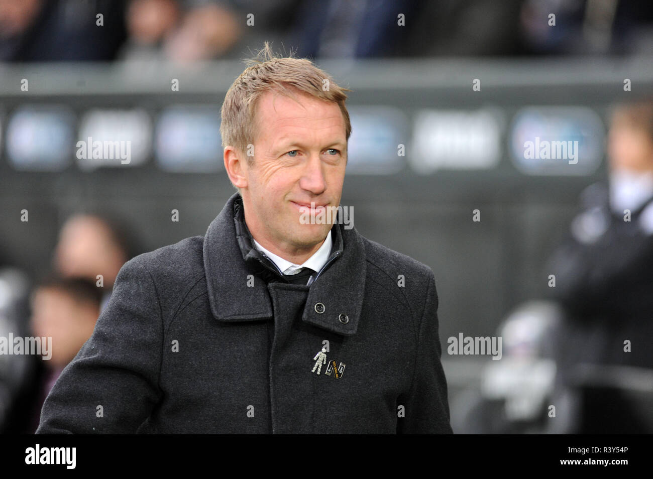 Swansea, Wales, UK. 24. Nov 2018. Swansea City Manager Graham Potter an schaut. EFL Skybet Meisterschaft übereinstimmen, Swansea City v Norwich City an der Liberty Stadium in Swansea, Südwales am Samstag, den 24. November 2018. Dieses Bild dürfen nur für redaktionelle Zwecke verwendet werden. Nur die redaktionelle Nutzung, eine Lizenz für die gewerbliche Nutzung erforderlich. Keine Verwendung in Wetten, Spiele oder einer einzelnen Verein/Liga/player Publikationen. pic von Phil Rees/Andrew Orchard sport Fotografie/Alamy leben Nachrichten Stockfoto