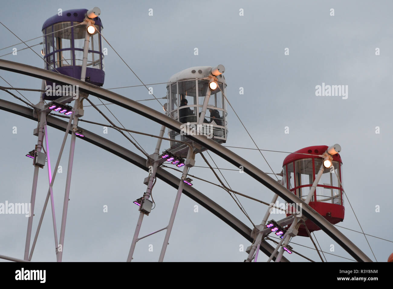 Kisarazu, Chiba, Japan. 23 Nov, 2018. Ein Riesenrad bei Mitsui Outlet Park Kisarazu in Chiba, Japan am Freitag, 23. November 2018. Foto: Ramiro Agustin Vargas Tabares Credit: Ramiro Agustin Vargas Tabares/ZUMA Draht/Alamy leben Nachrichten Stockfoto