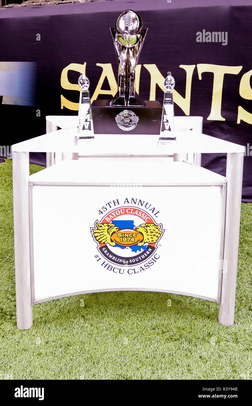 November 24, 2018: Bayou Classic Trophy vor dem Spiel zwischen der Grambling State Tiger und der südlichen Universität Jaguare bei Mercedes-Benz Superdome in New Orleans, LA. Stephen Lew/CSM Stockfoto