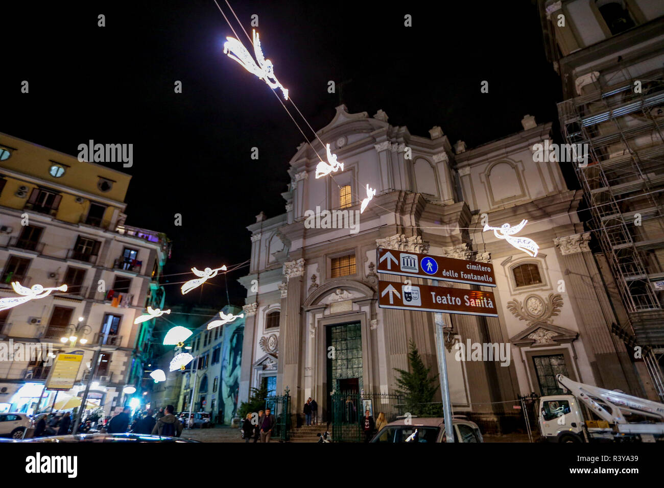 Napoli, Kampanien, Italien 24-11-18 Weihnachten in Neapel die künstlerische Beleuchtung aktiviert am Rione Sanità entlang der Via Vergini und über Sanità in Zusammenarbeit mit der Region Kampanien und der Nachbarschaft Verbände, die an der Zeremonie der Aufmerksamkeit der Präsident der Region De Luca, die Wünsche der Bezirk die besten Wünsche für erholsame Feiertage und frohe Weihnachten (Antonio Balasco) Stockfoto Napoli, Kampanien, Italien 24-11-18 Weihnachten in Neapel die künstlerische Beleuchtung aktiviert am Rione Sanità entlang der Via Vergini und über Sanità in Zusammenarbeit mit der Region Kampanien und der Nachbarschaft Verbände, die an der Zeremonie der Aufmerksamkeit der Präsident der Region De Luca, die Wünsche der Bezirk die besten Wünsche für erholsame Feiertage und frohe Weihnachten (Antonio Balasco) Stockfoto