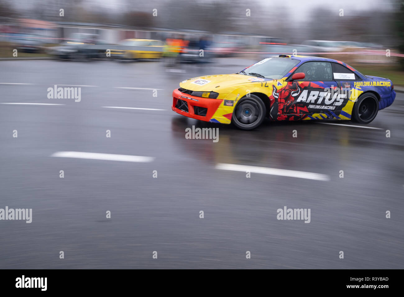 Zgierz, Polen. 24. November 2018. Über 50 Fahrer und ihre Drift Autos, einige von dann mit 500-700 PS-Motoren sind Treffen ist Zgierz in Zentral Polen für Saison schließen. Robert Pastryk/Alamy leben Nachrichten Stockfoto
