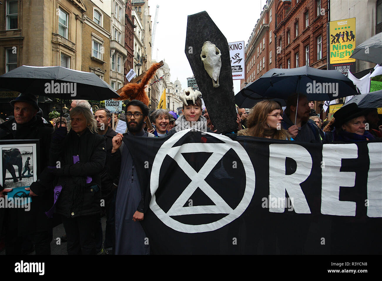 London, Großbritannien. 24. November 2018. Aussterben Rebellion Mitkämpfer März durch London Credit: Rupert Rivett/Alamy leben Nachrichten Stockfoto