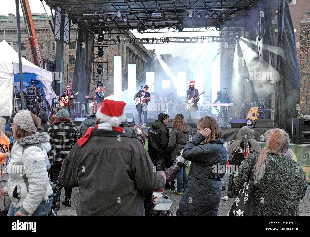 Cleveland, Ohio, USA. 24 Nov, 2018. Die Ohio Stadt Sänger auf der großen Bühne auf der 36. jährlichen Cleveland Winterfest auf einen öffentlichen Platz in der Innenstadt von Cleveland, Ohio, USA. Credit: Mark Kanning/Alamy Leben Nachrichten. Stockfoto