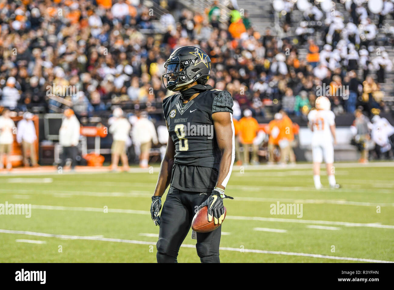 Nashville. 24 Nov, 2018. Joejuan Williams (8) während des Spiels zwischen den Tennessee Volunteers und die Vanderbilt Commodores bei Vanderbilt Stadion in Nashville. TN. Thomas McEwen/CSM/Alamy leben Nachrichten Stockfoto