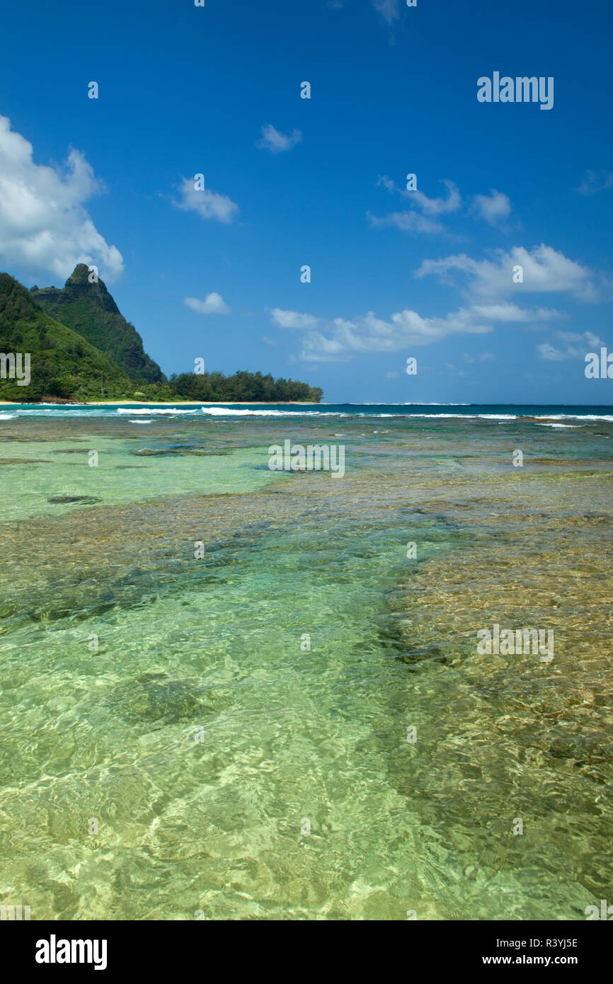 USA, Hawaii, Kauai. Bali Hai grünen Spitzen und Tunnels Beach. Stockfoto