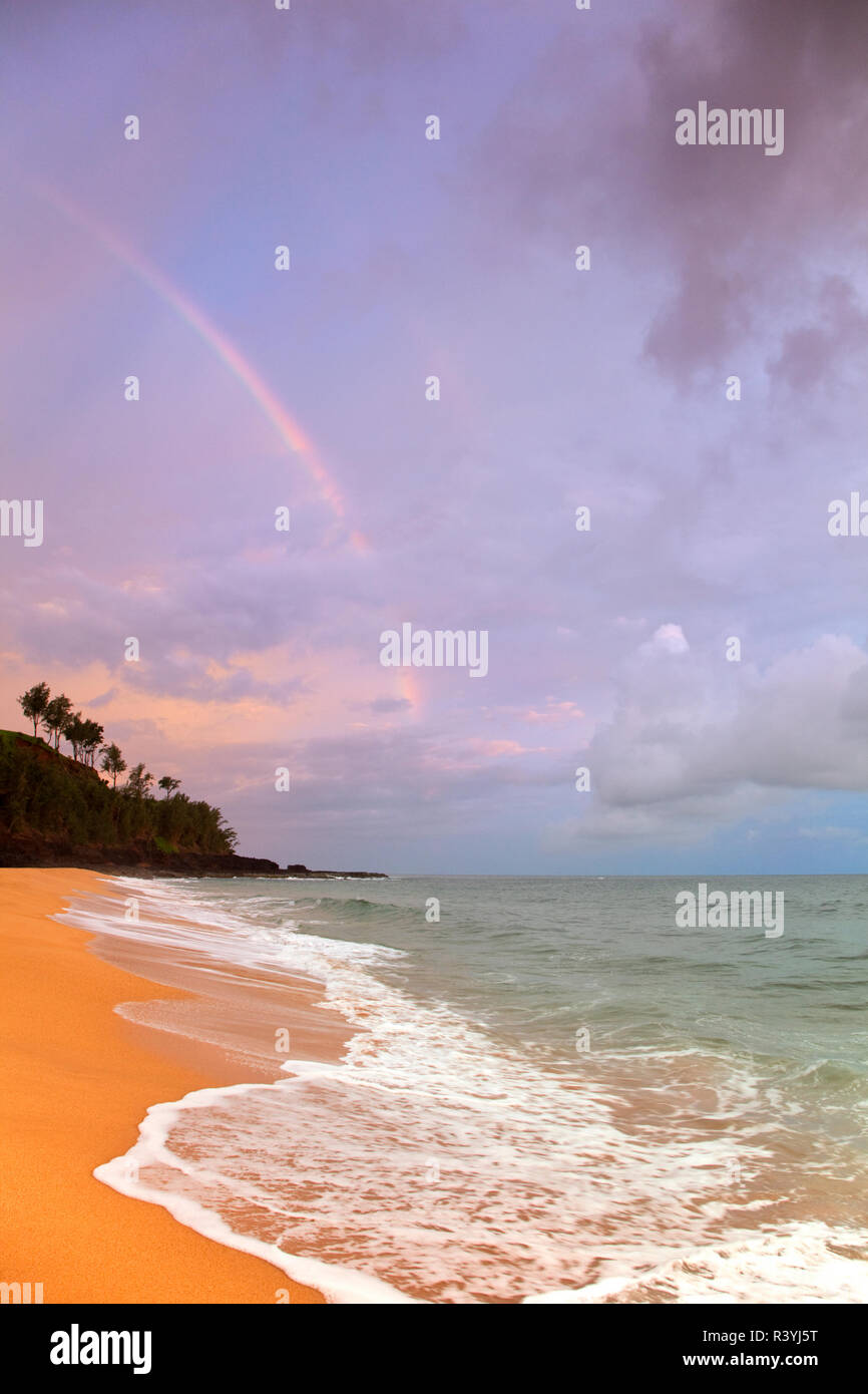 USA, Hawaii, Kauai. Regenbogen und geheimen Strand. Stockfoto