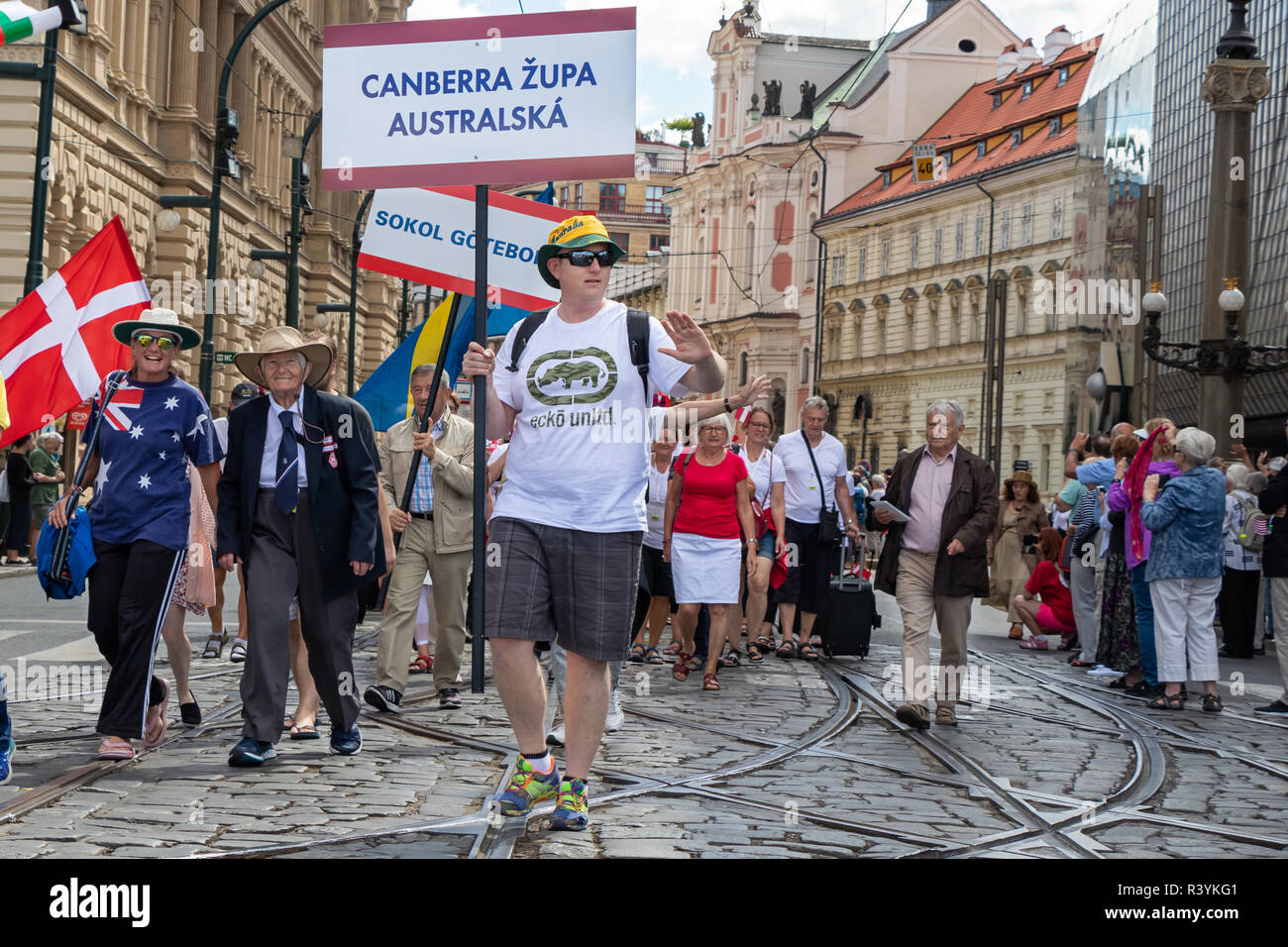 Prag, tschechische Republik - 1. JULI 2018: Australische Besucher Sokolsky Slet, einmal - alle sechs Jahre Treffen der Sokol Bewegung - eine Tschechische paradieren Stockfoto