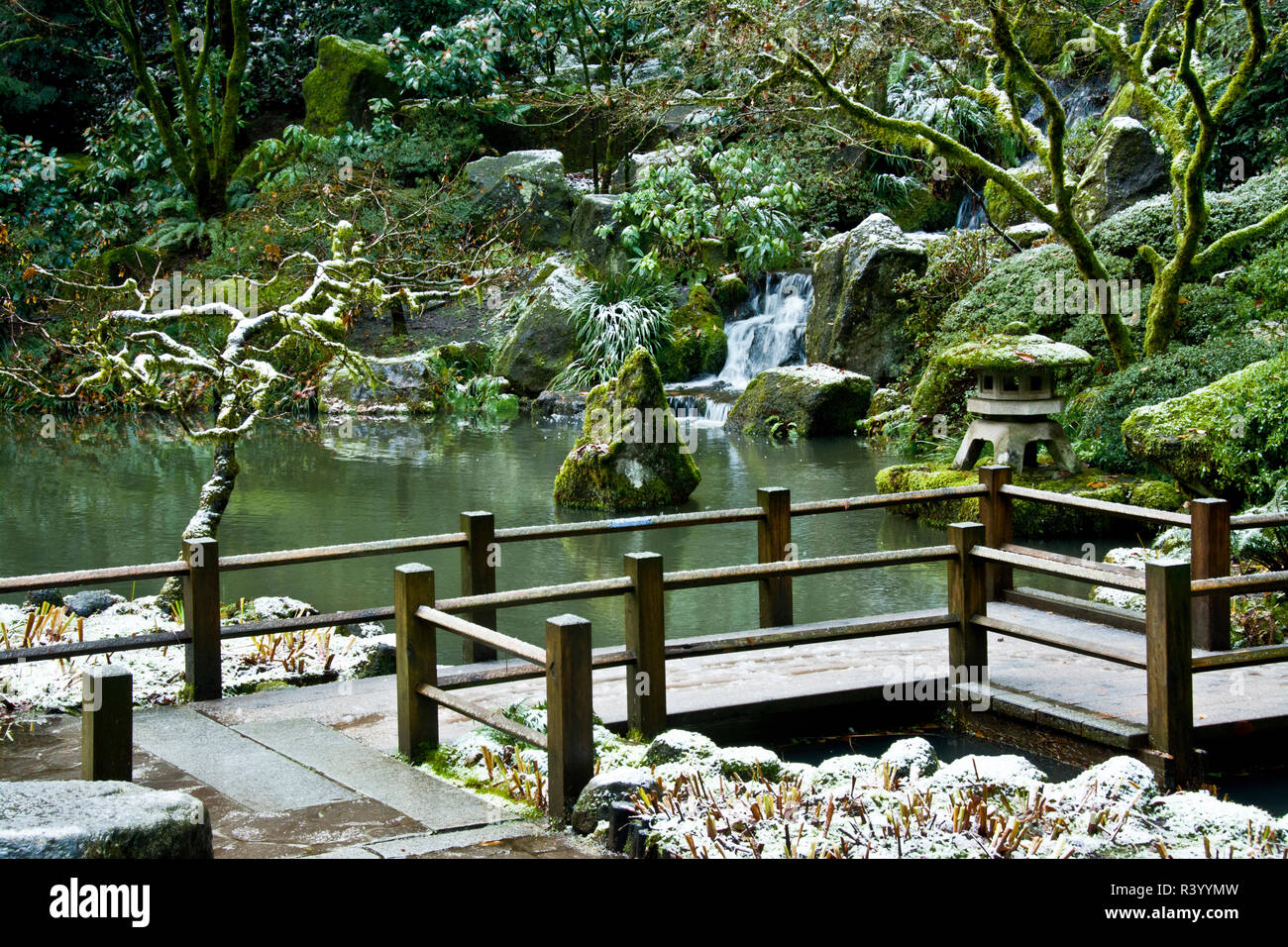 Himmlische fällt und unteren Teich, Winter, Portland japanischer Garten, Portland, Oregon, USA Stockfoto