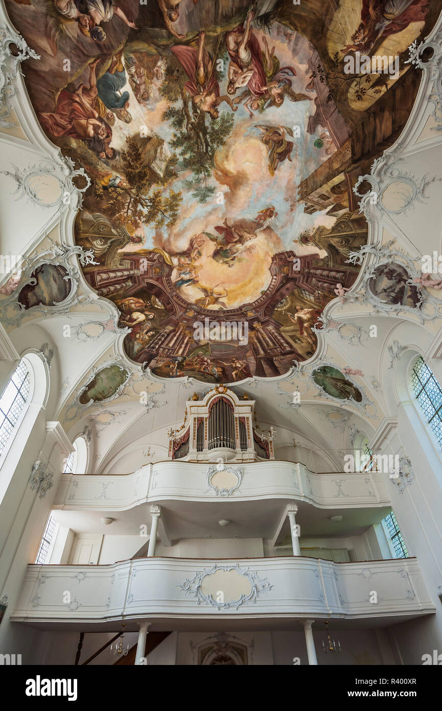 Orgelempore und Deckenfresken, die Pfarrkirche St. Johannes Baptist, wessobrunner Kloster, Oberbayern, Bayern, Deutschland Stockfoto