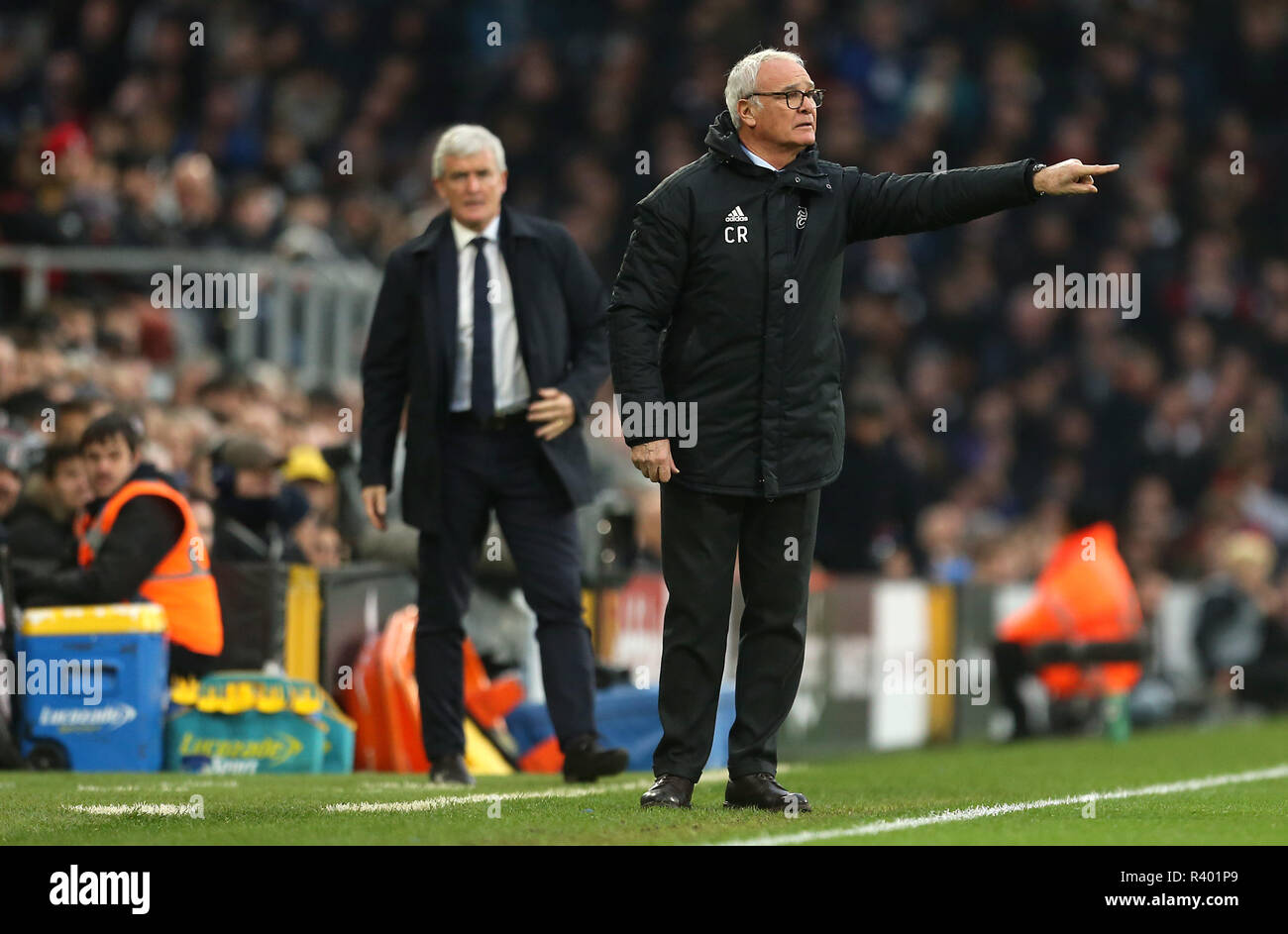 Southampton Manager Mark Hughes (links) und Fulham Manager Claudio Ranieri während der Premier League Spiel im Craven Cottage, London. PRESS ASSOCIATION Foto. Bild Datum: Samstag, November 24, 2018. Siehe PA-Geschichte Fußball Fulham. Photo Credit: Steven Paston/PA-Kabel. Einschränkungen: EDITORIAL NUR VERWENDEN Keine Verwendung mit nicht autorisierten Audio-, Video-, Daten-, Spielpläne, Verein/liga Logos oder "live" Dienstleistungen. On-line-in-Verwendung auf 75 Bilder beschränkt, kein Video-Emulation. Keine Verwendung in Wetten, Spiele oder einzelne Verein/Liga/player Publikationen. Stockfoto