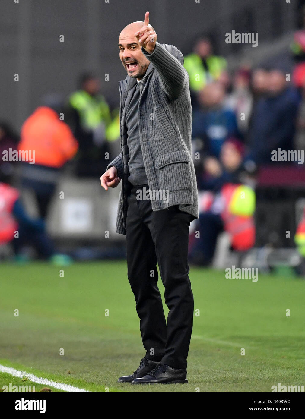 Manchester City Manager Pep Guardiola Gesten auf dem touchline während der Premier League Match an der London Stadium, London. Stockfoto Manchester City Manager Pep Guardiola Gesten auf dem touchline während der Premier League Match an der London Stadium, London. Stockfoto