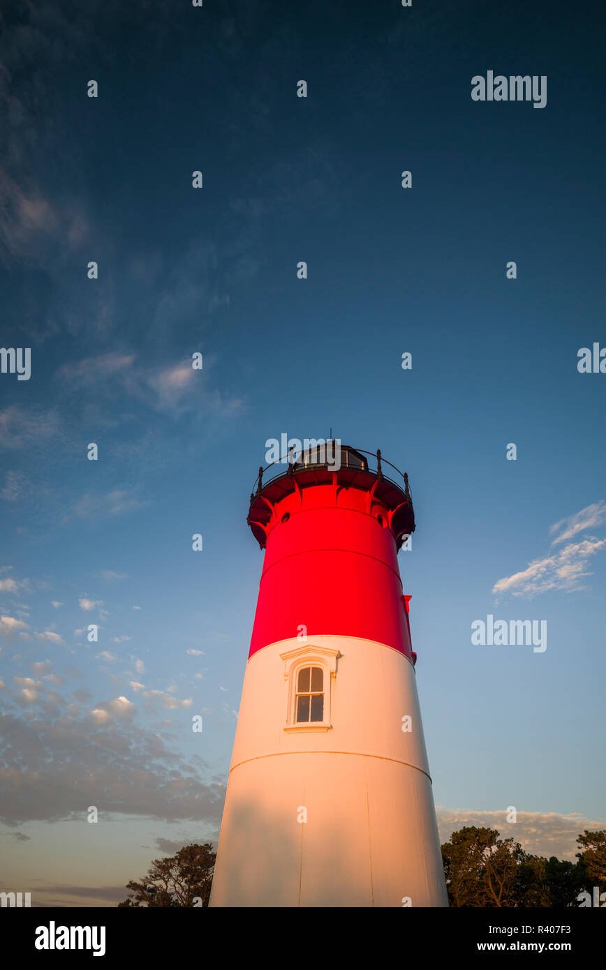 USA, Massachusetts, Cape Cod, Eastham, Nauset Lighthouse in der Morgendämmerung Stockfoto