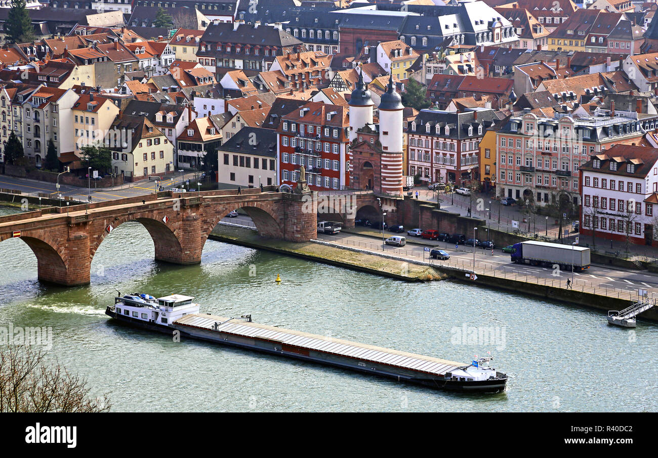 Neckar Bootsfahrt an der Alten Brücke Heidelberg Stockfoto