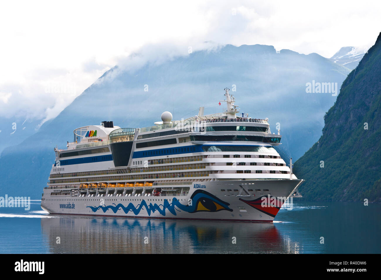 Norwegen, Kreuzfahrtschiff AidaLuna am Geiranger auf dem Geirangerfjord, Stockfoto