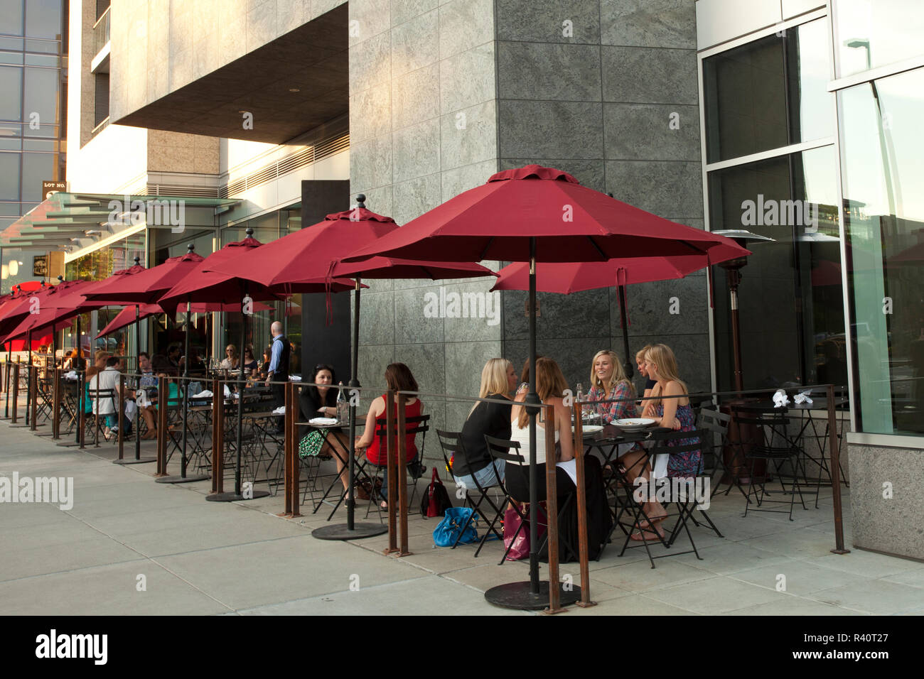 USA, Washington State, Bellevue, Außenbereich Lila Restaurant Stockfoto